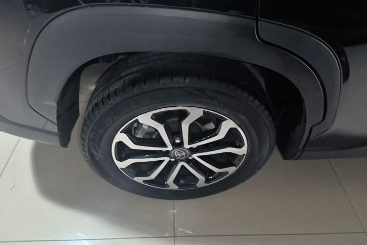 Used Toyota FRONTLANDER 2023 2.0L Smart Electric Hybrid Dual-Engine Deluxe Version
