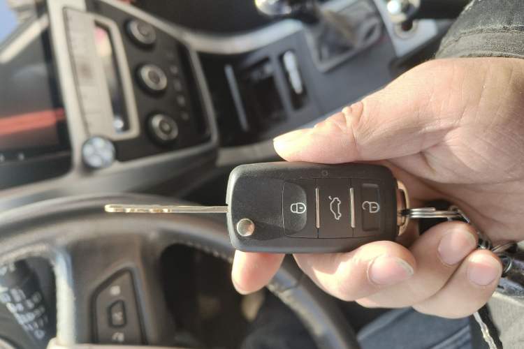 Used Geely Auto GX7 2013 2.0L Manual Luxury Version
