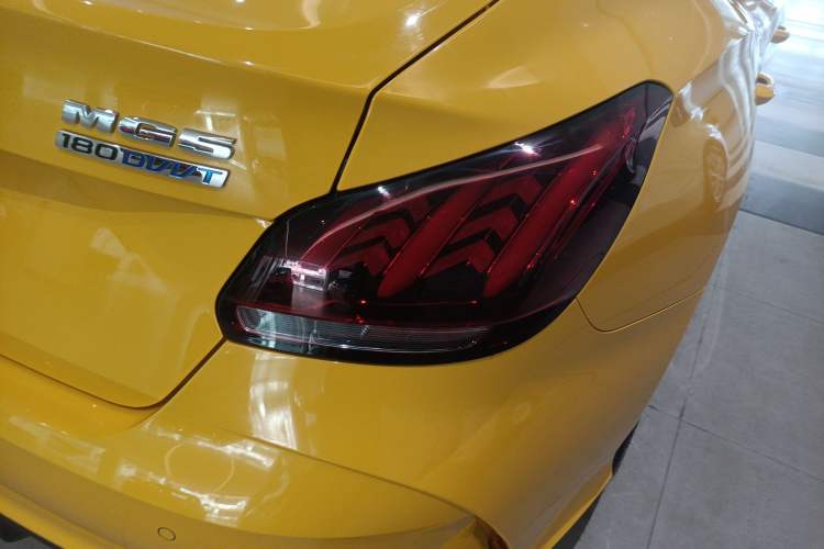 Used MG 5 2021 Revised Version 180 DVVT CVT Youth Luxury Edition
