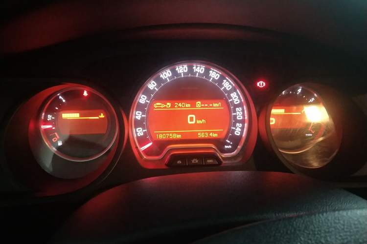 Used Citroen C5 2012 2.3L Automatic Zunyu Version Instrument Cluster