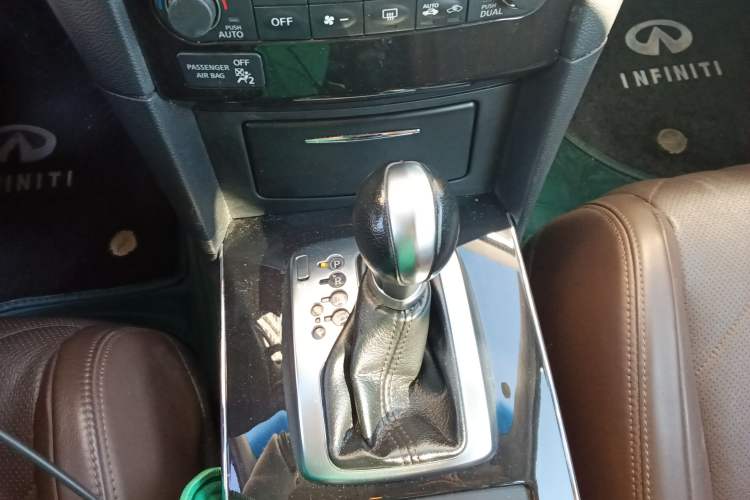 Used Infiniti QX70 2013 3.7L Standard Edition

