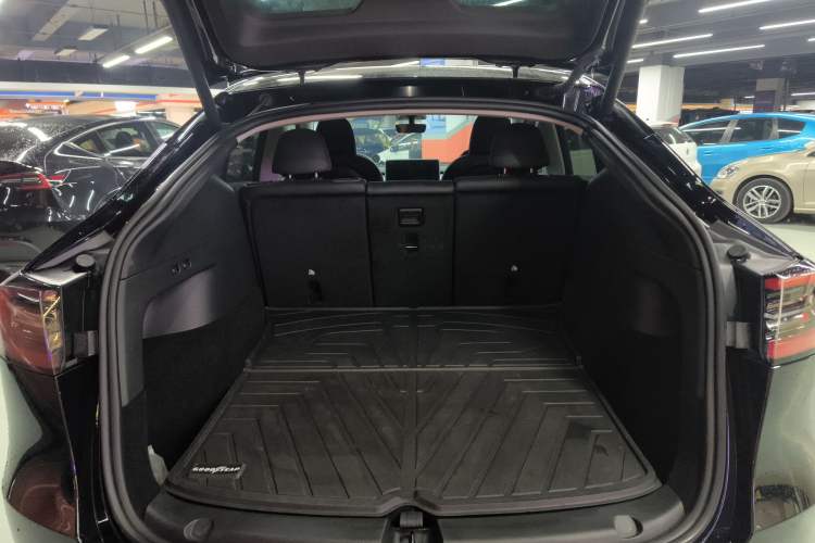 Used Tesla Model Y 2023 Long-Range All-Wheel-Drive Version