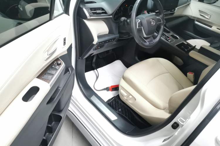 Used Toyota Granvia 2023 2.5L Hybrid Prestige PLUS Edition