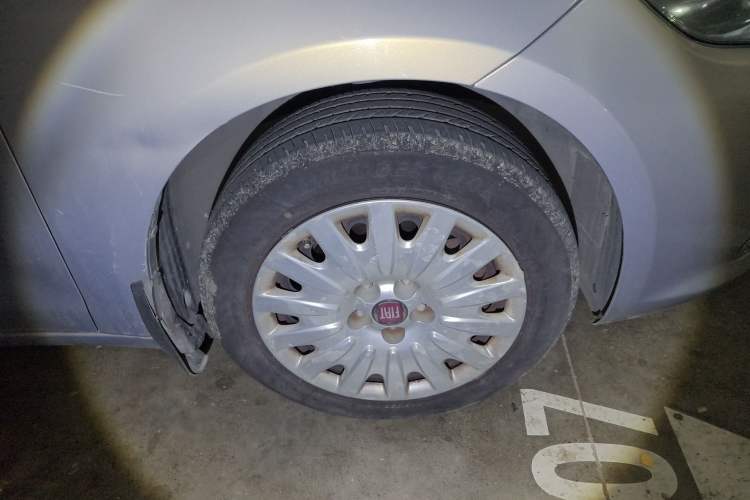 Used Fiat Viaggio 2012 1.4T Manual Enjoyment Edition Right Front Wheel Hub