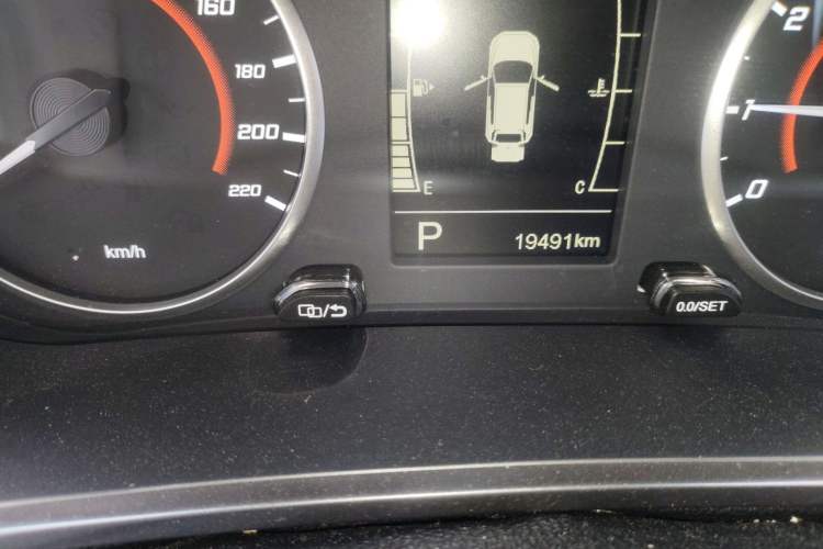 Used Chery Tiggo 3X 2021 Facelifted PLUS 1.5L CVT "Pukua" Red Jujube Edition Type I Odometer Close Up