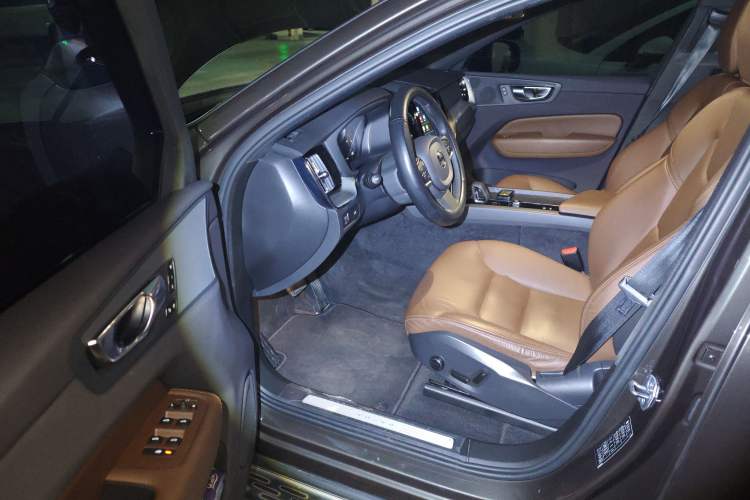 Used Volvo XC60 2022 B5 4x4 Zhiyi Luxury Edition Driver Seat