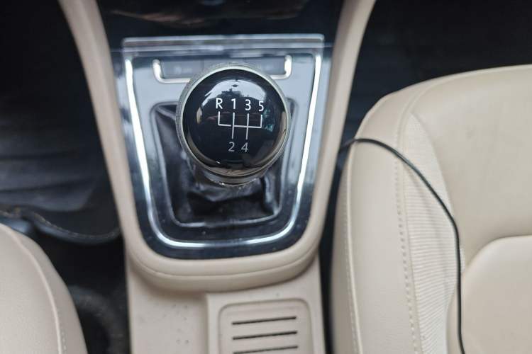 Used Volkswagen Bora 2014 1.6L Manual Comfort Model Gear Lever