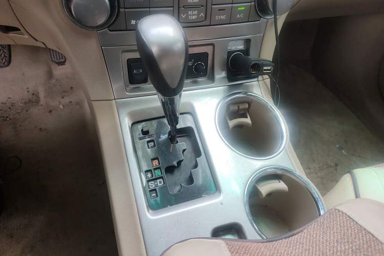 Used Toyota Highlander 2012 2.7L Two-Wheel Drive 7-Seater Luxury Edition