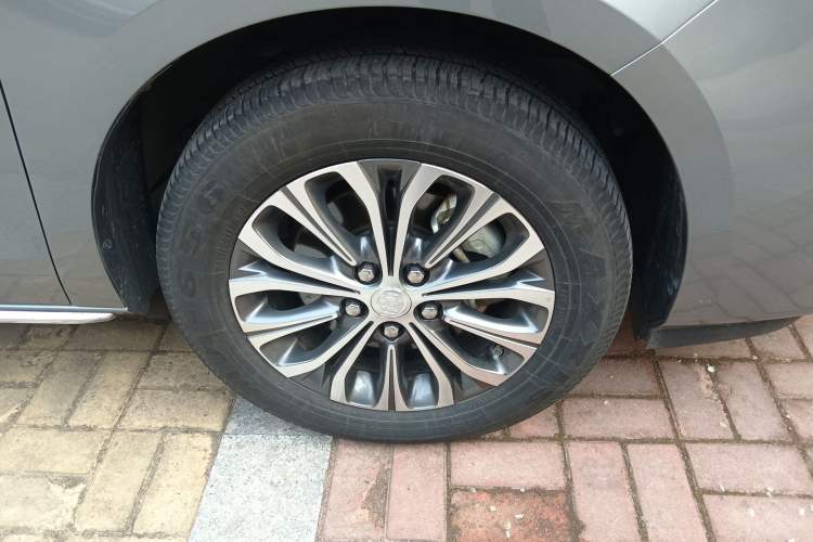 Used Buick GL8 2023 Land Executive Class Smart Enjoyment Model
