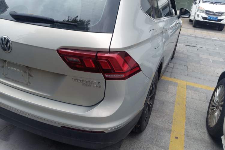 Used Volkswagen Tiguan L 2019 330TSI Automatic Two-Wheel Drive Smart Luxury Version China V Emission Standard
