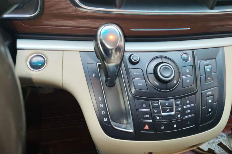 Used Buick GL8 2017 25S Prestige Version China V Standard Gear Lever