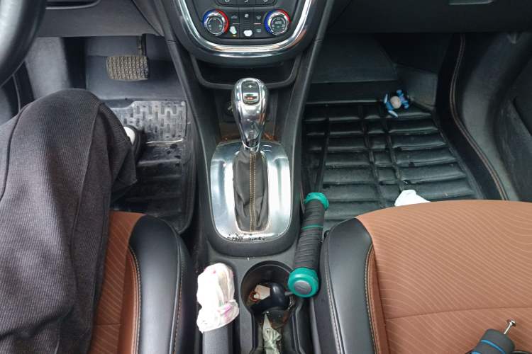 Used Buick Encore 2013 1.4T Automatic Two-Wheel Drive Leading Model Gear Lever