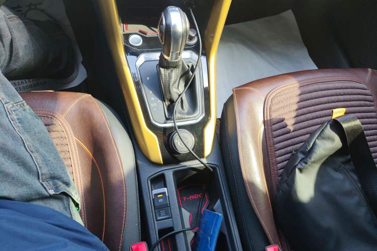 Used Volkswagen T-ROC 2018 280TSI DSG Four-Wheel Drive Luxury Version China V Emission Standard Gear Lever