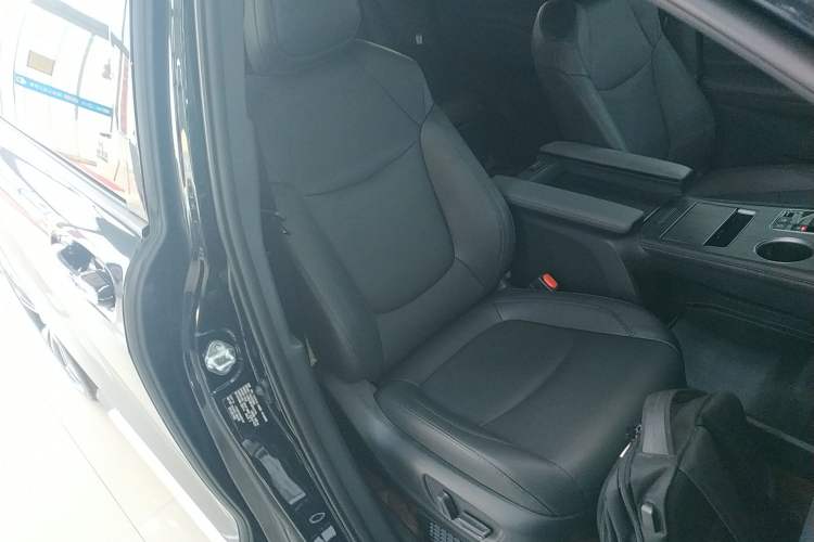 Used Toyota Granvia 2026 Model 2.5L Hybrid Prestige PLUS Edition Right Front Seat