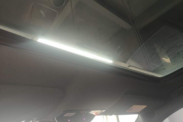 Used Li Auto L8 2023 Pro Model
