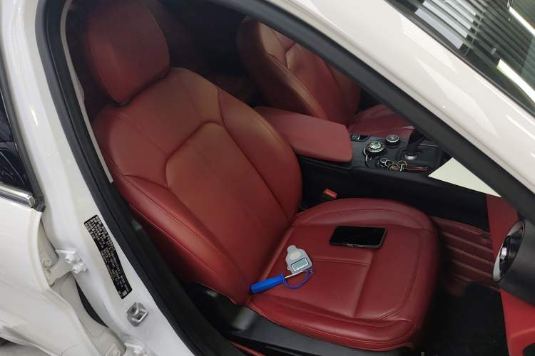 Used Alfa Romeo Giulia 2017 2.0T 200HP Luxury Edition
