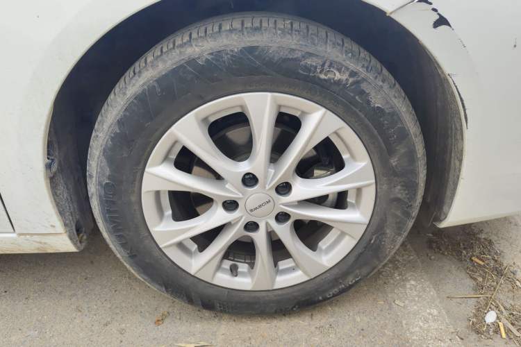 Used Roewe i5 2023 1.5L Manual Excellence Edition Right Front Wheel Hub