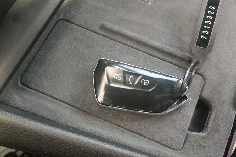 Used Volkswagen Tayron 2025 Tharu L 330TSI Two-Wheel Drive Elite City Package