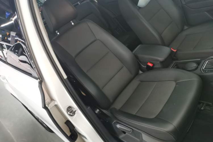 Used Volkswagen Golf Sportsvan 2018 230TSI Automatic Trend Edition Right Front Seat