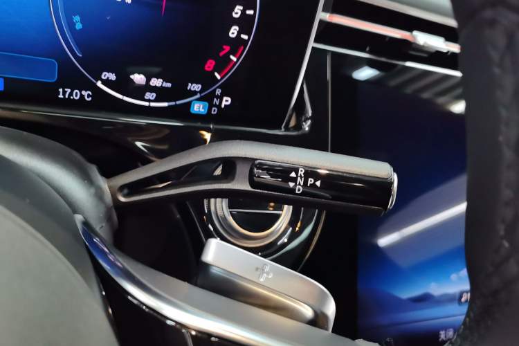 Used Mercedes-Benz E-Class New Energy 2024 E 350 e L Plug-in Hybrid Sedan
