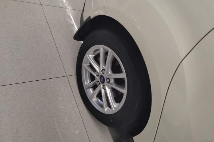 Used Ford Focus 2018 Hatchback Classic 1.6L Automatic Trendy SmartDrive Edition
