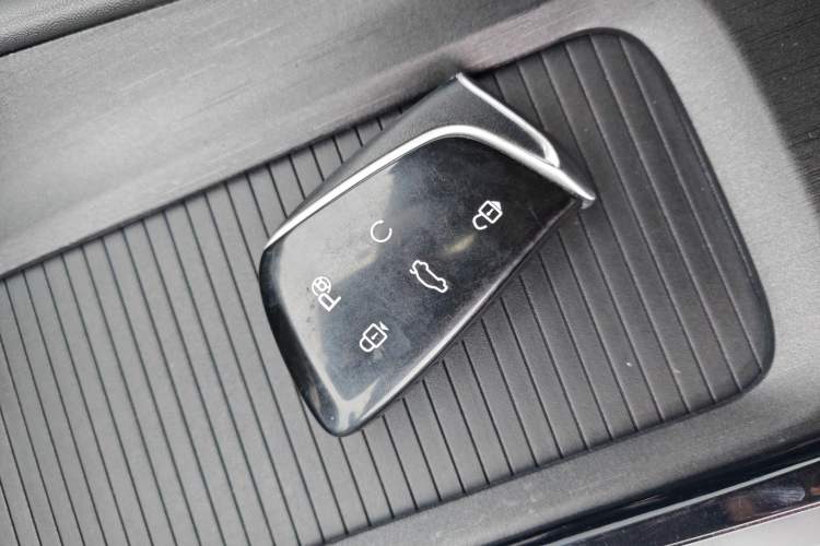 Used Dongfeng Aeolus Huge 2022 Mach Dual-Motor 1.5T MHD Dare-to-Dream Edition