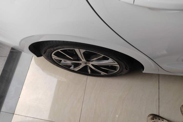 Used Geely Auto Emgrand 2022 4th Generation 1.5L CVT Flagship Model Right Rear Wheel Hub