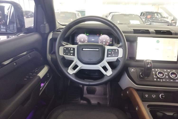 Used Land Rover Defender 2024 110 3.0T P400 X-DYNAMIC HSE Steering Wheel