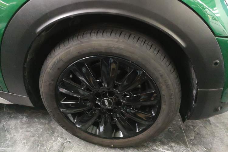 Used MINI Countryman 2019 1.5T COOPER ALL4 Artist Weekend Travel Edition Right Front Wheel Hub