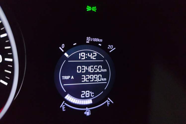 Used Honda Vezel 2022 1.5L CVT Phantom Night Pioneer Edition Odometer Close Up