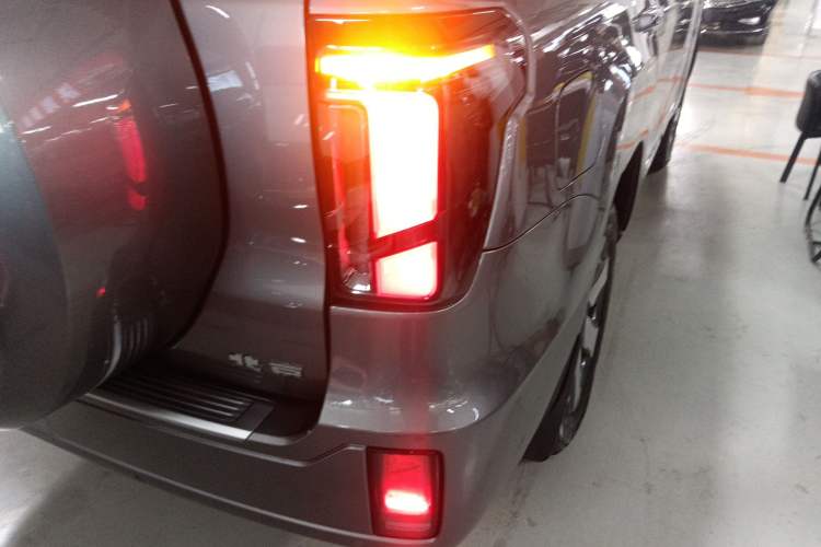 Used BAIC Off-Road BJ60 Leiting 2024 Magic Electric Drive Advanced Version 5 Seats Right Rear Taillight