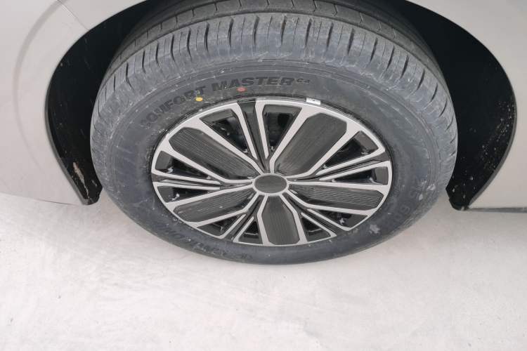 Used Geely Galaxy Stellar 6 2026 Model 125km Free-Style Edition Left Front Wheel Hub