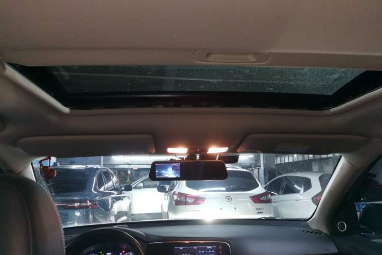 Used Mitsubishi Outlander 2019 2.4L 4x4 Zhi Xiang Edition 5 Seats China V Emission Standard
