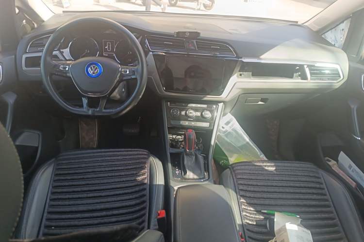 Used Volkswagen Touran 2016 Volkswagen Touran L 280TSI DSG Comfort Edition Center Console