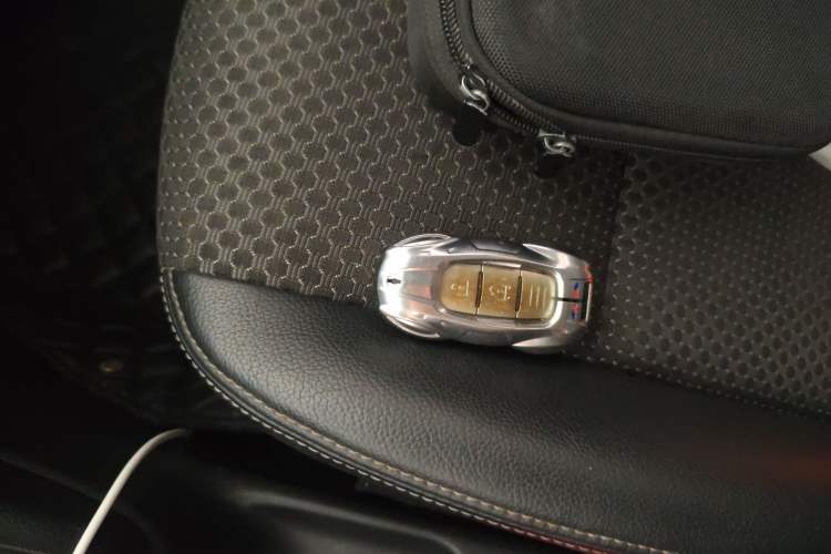 Used Nissan Kicks 2018 1.5L CVT Smart Connect Luxury Edition Vehicle Key