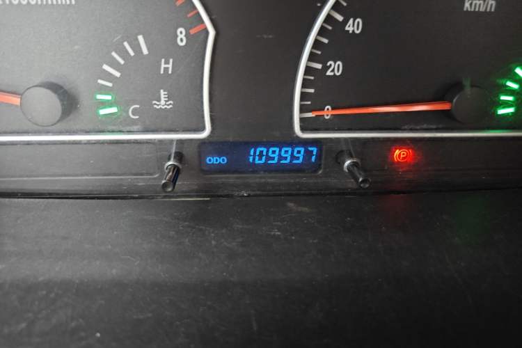 Used Dongfeng Shuaike 2011 1.6L Manual Comfort 7-Seater Odometer Close Up