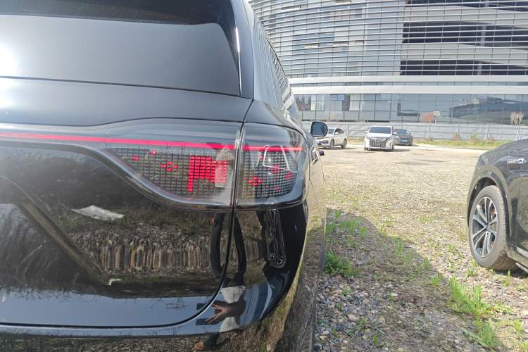 Used Hima AITO M9 2024 Range-Extended Ultra Version 42 kWh 6-Seater Model Right Rear Taillight