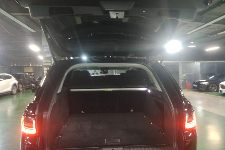 Used Land Rover Range SportNew Energy 2019 P400e HSE Trunk