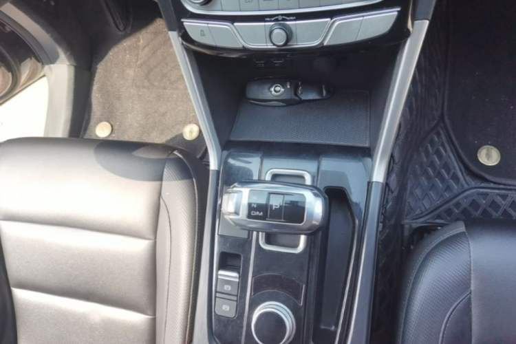 Used Great Wall Poer 2021 2.0T Commercial Version Automatic Diesel Two-Wheel Drive Elite Trim with Long Bed – GW4D20M Gear Lever