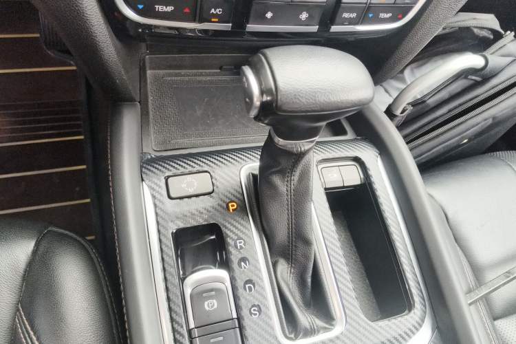 Used GAC Trumpchi GS8 2017 320T Two-Wheel Drive Luxury Smart Connectivity Version (7 Seats) Gear Lever