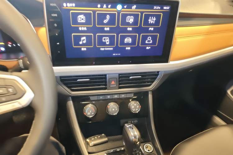 Used Volkswagen Bora 2025 200TSI DSG Enjoy Driving Navigation Edition Audio And AC Panel