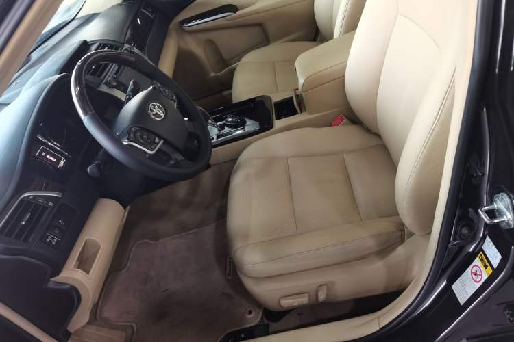 Used Toyota Camry 2015 Dual-Engine 2.5 HG Luxury Navigation Edition
