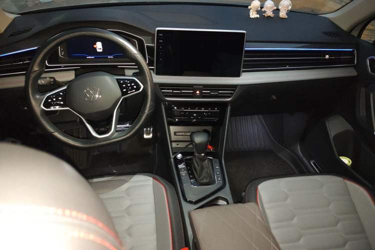 Used Volkswagen Tiguan L 2023 330TSI Automatic Two-Wheel Drive R-Line Flagship Edition Center Console