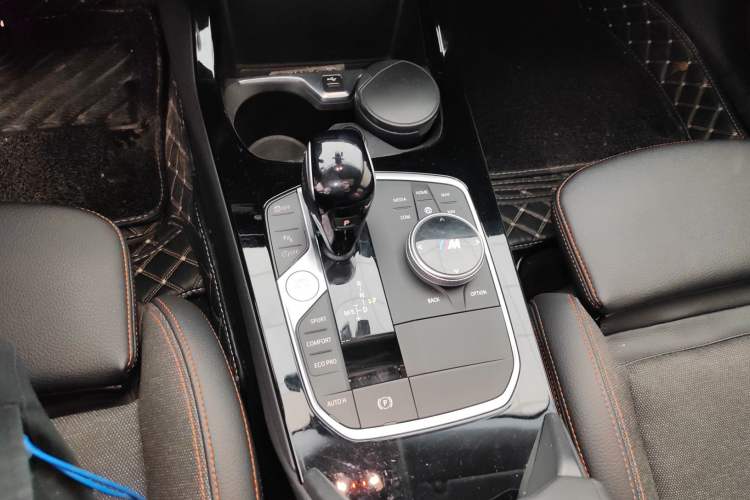 Used BMW 2 Series 2023 225i Four-Door Coupe M Sport Package Gear Lever