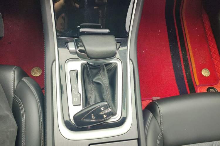 Used CHANGAN Ruicheng CC 2022 Blue Whale Edition 1.5T DCT Prestige Model Gear Lever