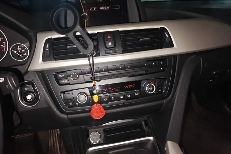 Used BMW 3 Series 2014 320Li Fashion Model
