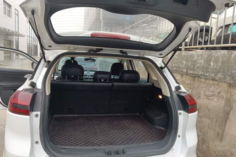 Used Geely Auto Emgrand X7 Sport 2018 2.0L Manual Two-Wheel Drive Zhiya Version
