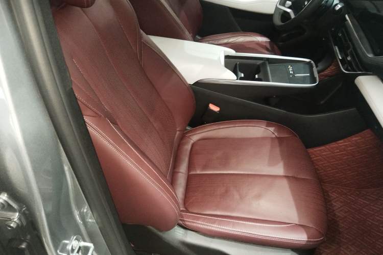 Used Buick LaCrosse 2023 28T Prestige Edition Right Front Seat