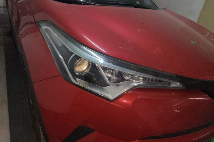 Used Toyota C-HR 2018 2.0L Leading Edition China V-standard Right Front Headlight