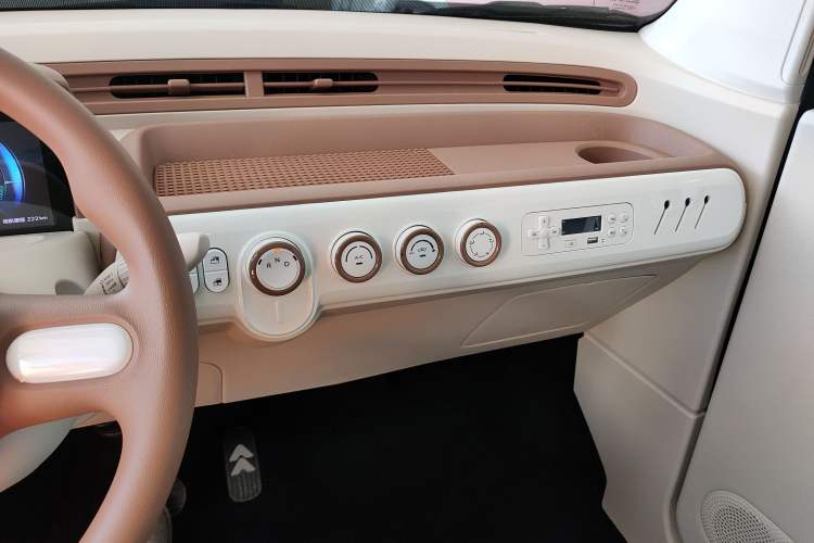 Used Bestune Pony 2026 222km Colorful Horse Audio And AC Panel